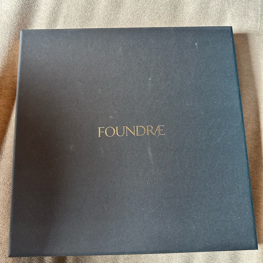 Foundrae 35x35 100% silk scarf - Picture 2 of 6